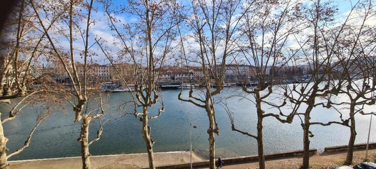 PORTE DU VIEUX LYON, vue sur la saône Exterior foto