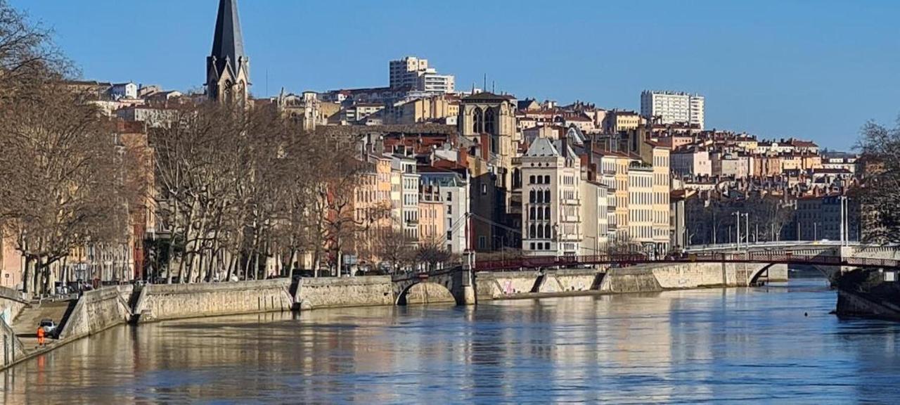 PORTE DU VIEUX LYON, vue sur la saône Exterior foto